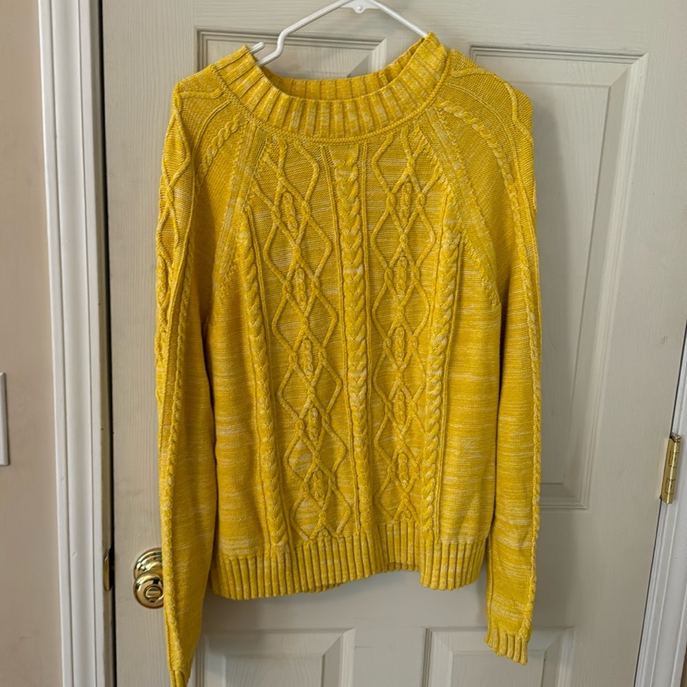Gap sweater